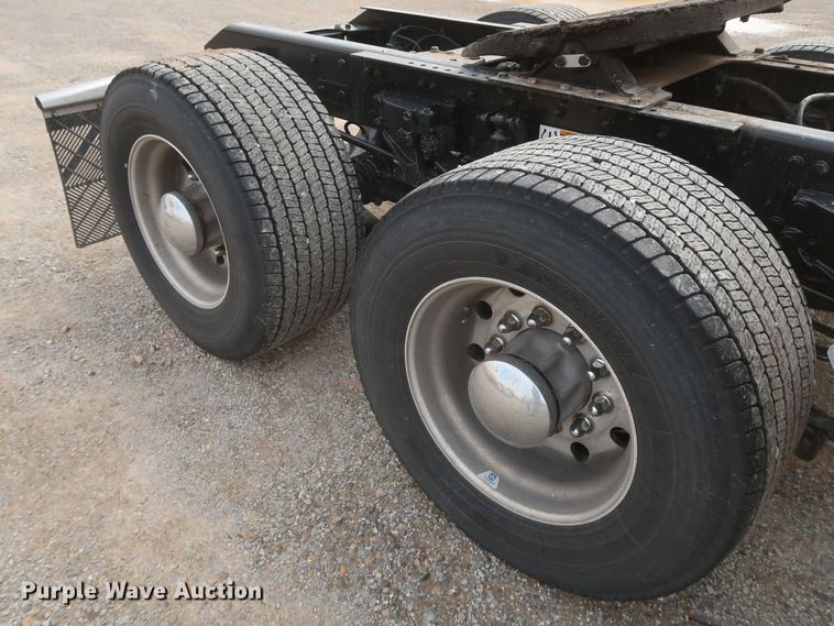 image for item KR9826 2019 Kenworth T680  semi truck