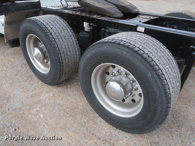 image for item KR9826 2019 Kenworth T680  semi truck