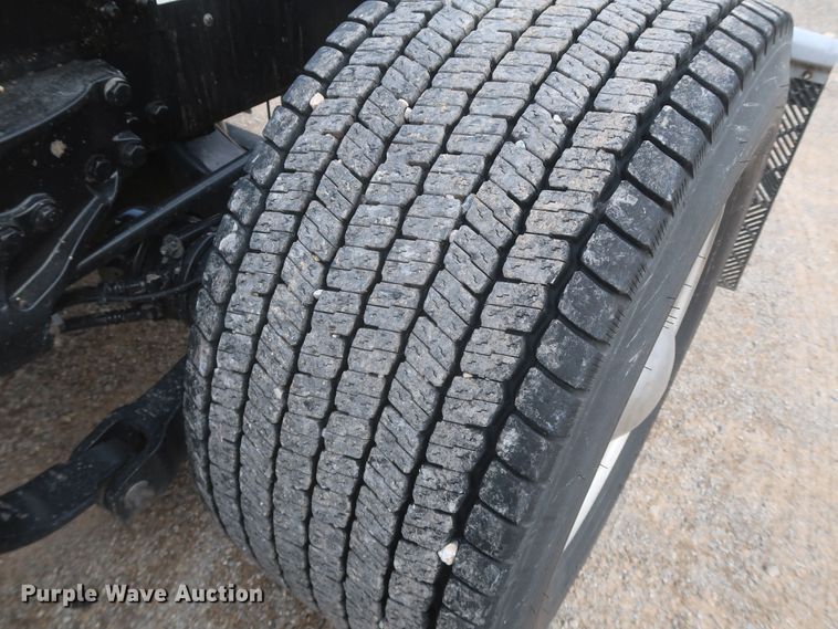 image for item KR9826 2019 Kenworth T680  semi truck