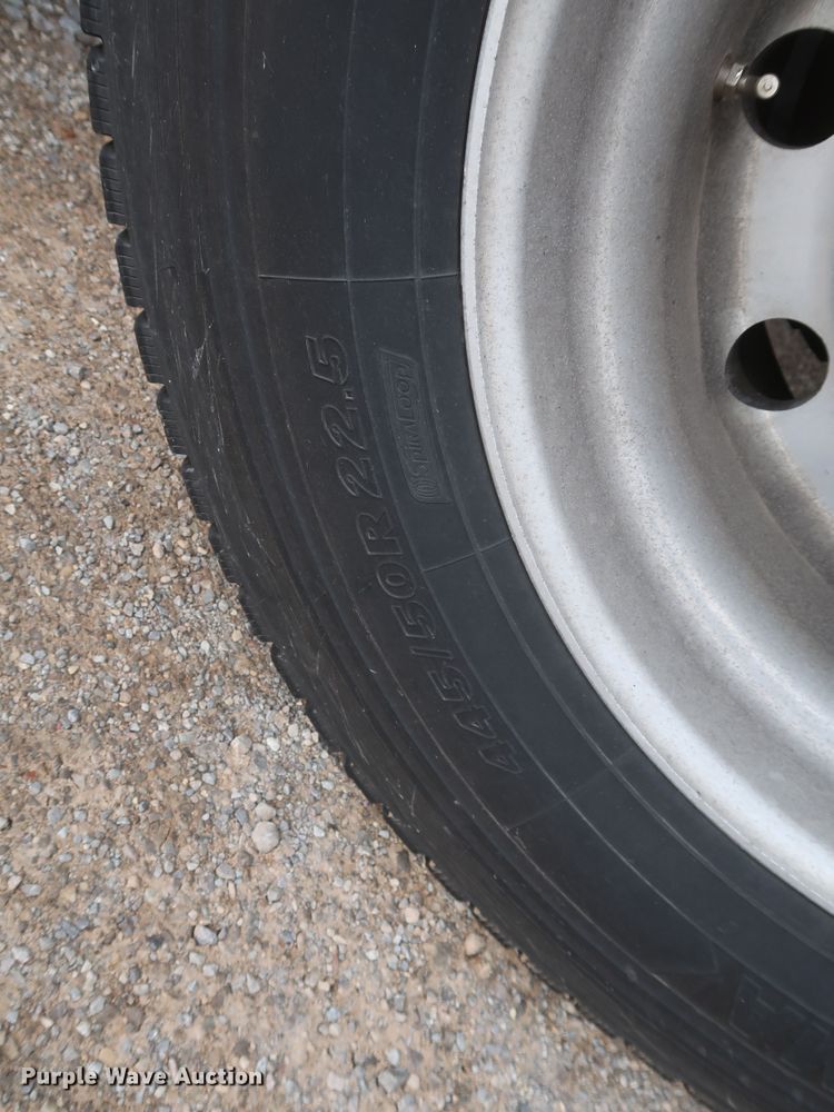 image for item KR9826 2019 Kenworth T680  semi truck