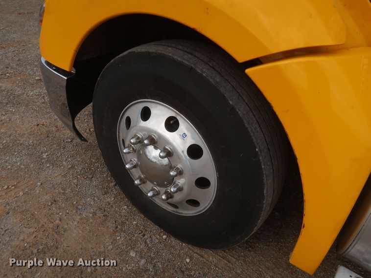 image for item KR9826 2019 Kenworth T680  semi truck