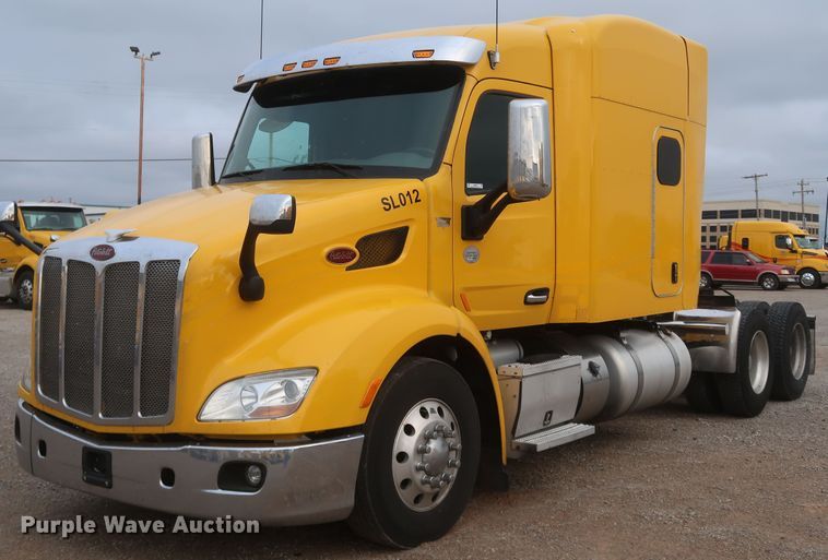 image for item KR9827 2017 Peterbilt 579  semi truck