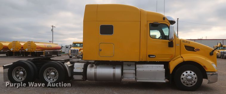 image for item KR9827 2017 Peterbilt 579  semi truck