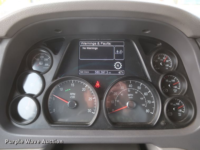 image for item KR9827 2017 Peterbilt 579  semi truck