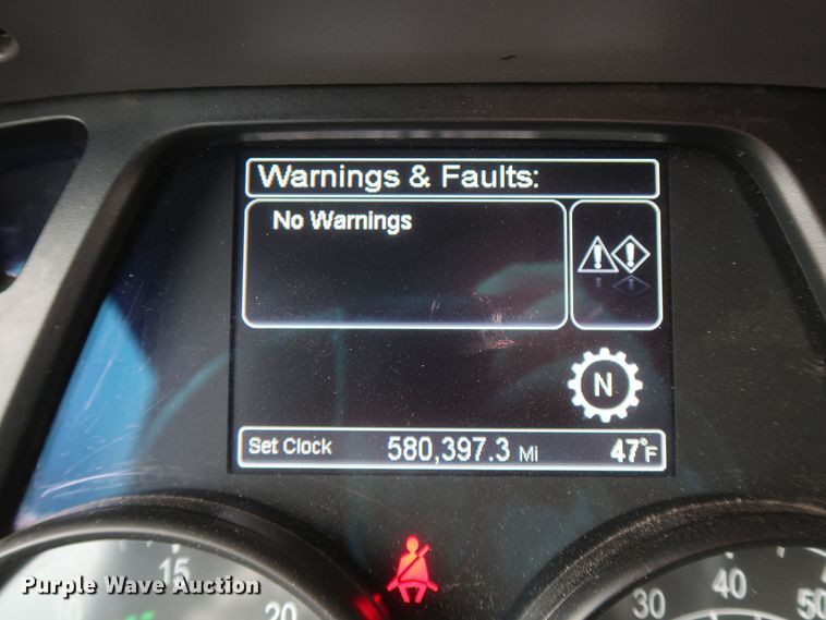 image for item KR9827 2017 Peterbilt 579  semi truck