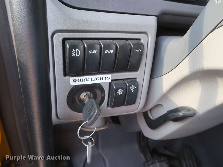 image for item KR9827 2017 Peterbilt 579  semi truck