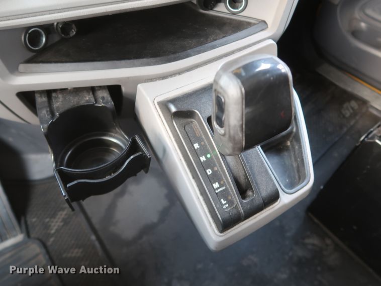 image for item KR9827 2017 Peterbilt 579  semi truck