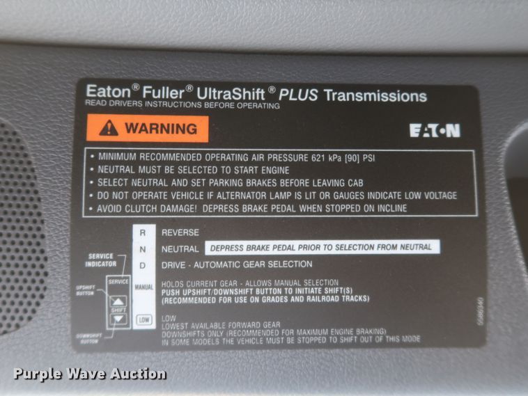 image for item KR9827 2017 Peterbilt 579  semi truck