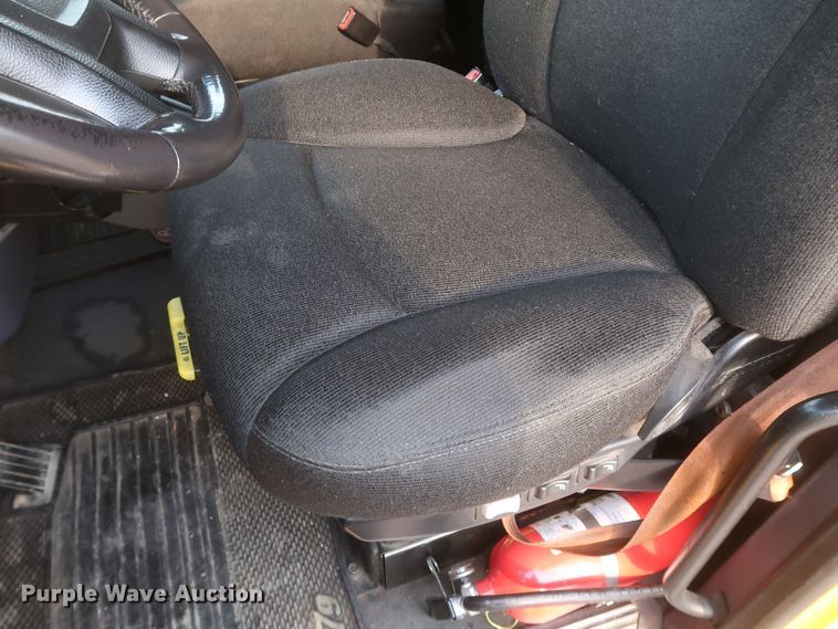 image for item KR9827 2017 Peterbilt 579  semi truck