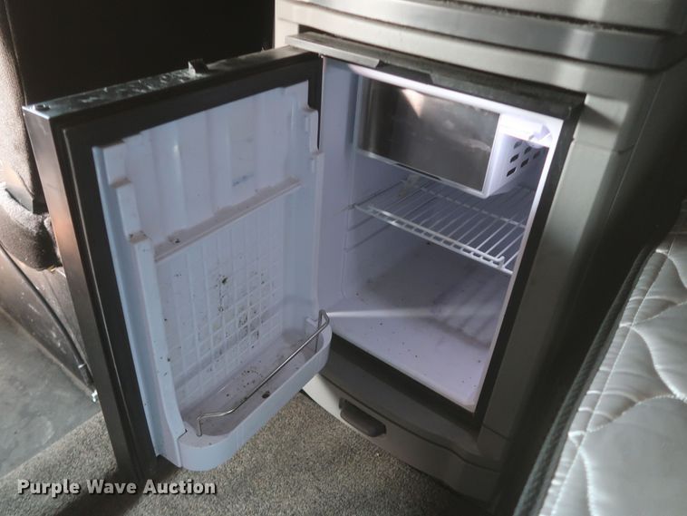 image for item KR9827 2017 Peterbilt 579  semi truck