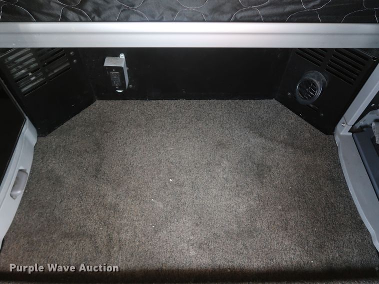 image for item KR9827 2017 Peterbilt 579  semi truck