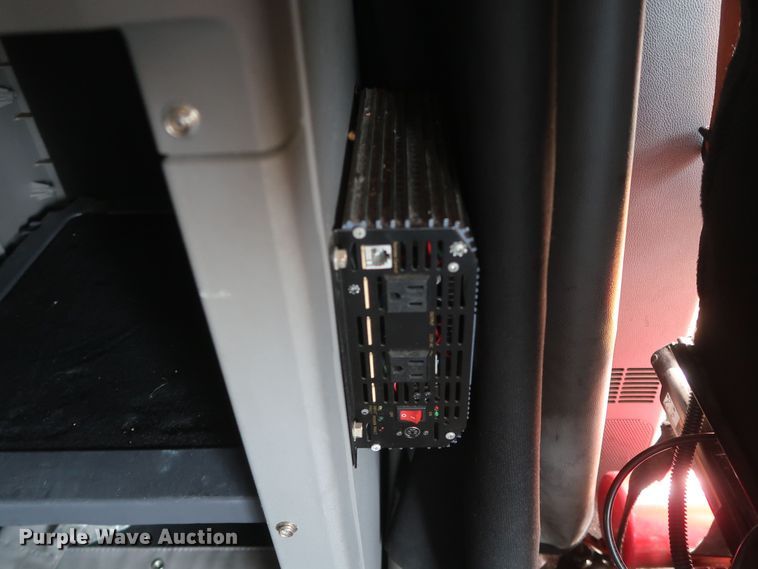 image for item KR9827 2017 Peterbilt 579  semi truck