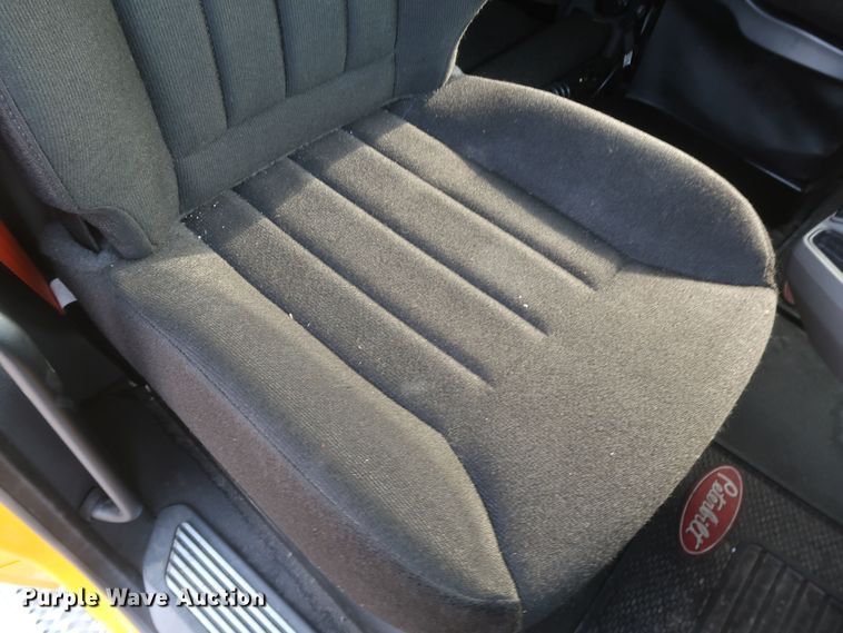 image for item KR9827 2017 Peterbilt 579  semi truck