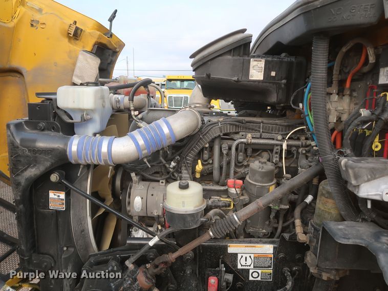 image for item KR9827 2017 Peterbilt 579  semi truck