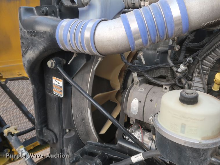 image for item KR9827 2017 Peterbilt 579  semi truck