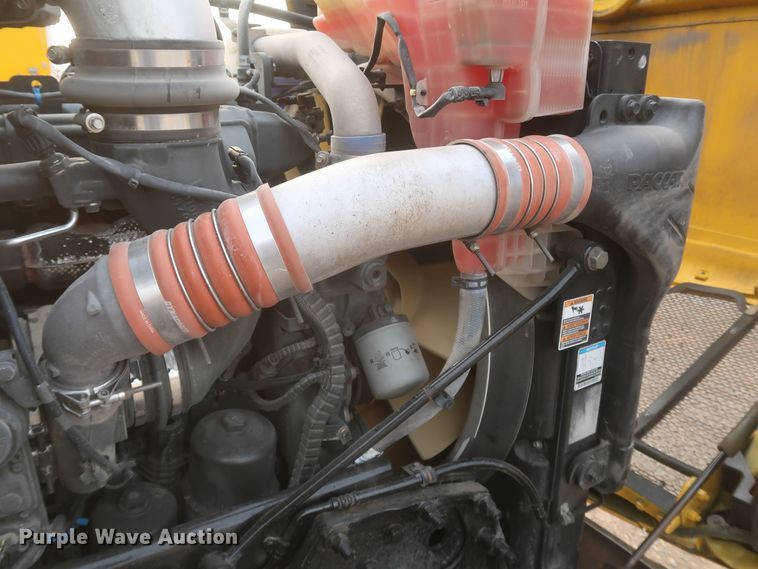 image for item KR9827 2017 Peterbilt 579  semi truck