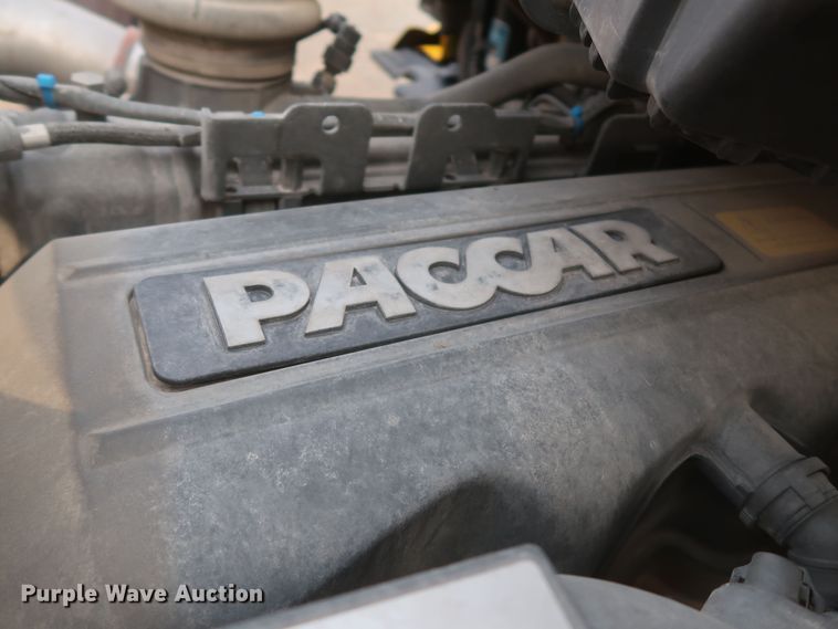 image for item KR9827 2017 Peterbilt 579  semi truck