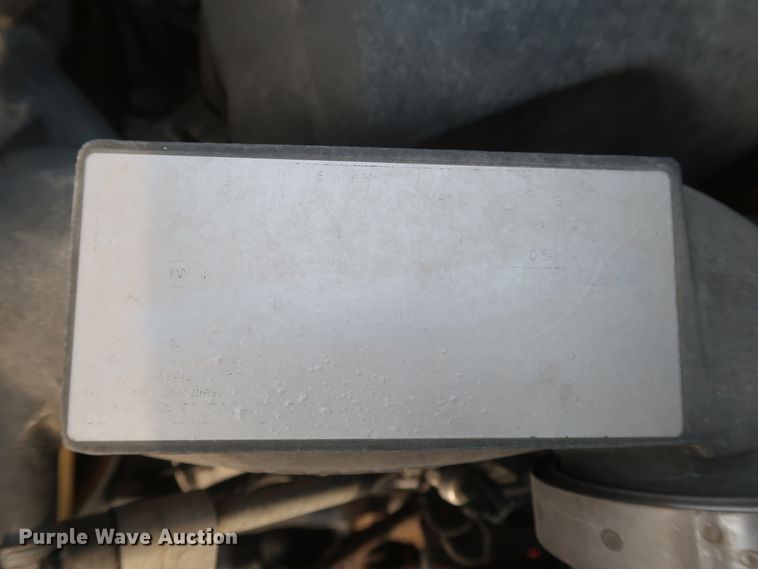 image for item KR9827 2017 Peterbilt 579  semi truck