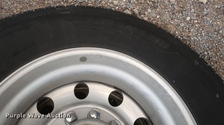 image for item KR9827 2017 Peterbilt 579  semi truck