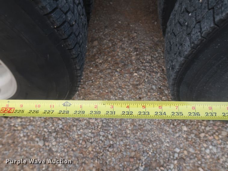 image for item KR9827 2017 Peterbilt 579  semi truck