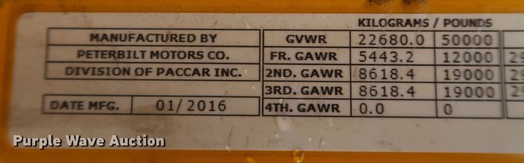 image for item KR9827 2017 Peterbilt 579  semi truck