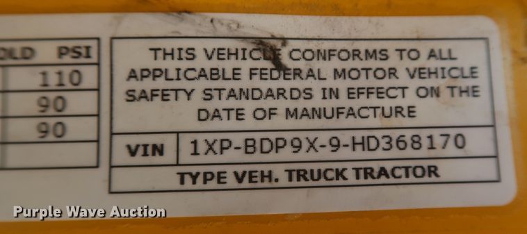 image for item KR9827 2017 Peterbilt 579  semi truck