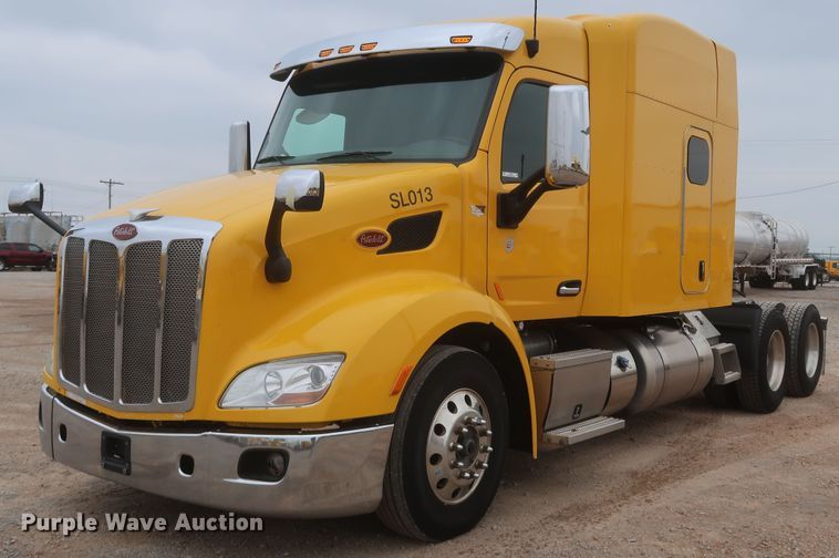 image for item KR9828 2016 Peterbilt 579  semi truck