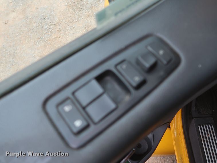 image for item KR9828 2016 Peterbilt 579  semi truck