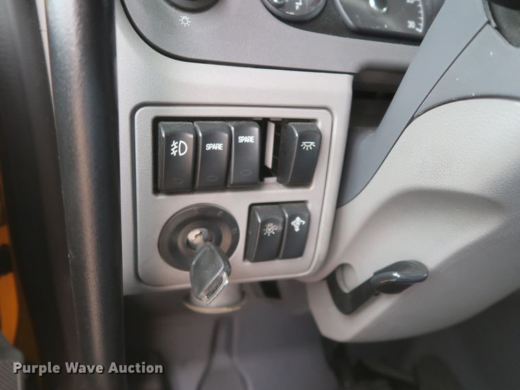 image for item KR9828 2016 Peterbilt 579  semi truck