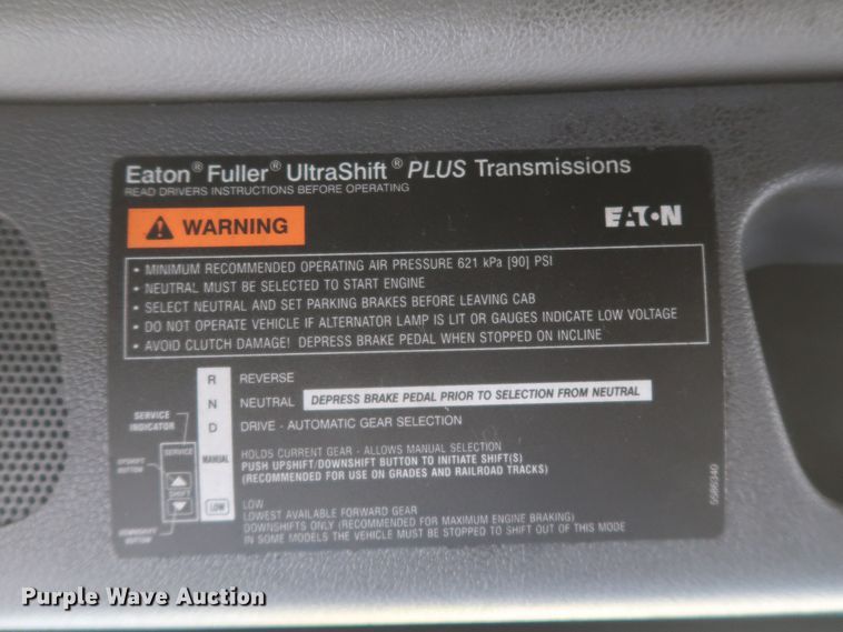 image for item KR9828 2016 Peterbilt 579  semi truck