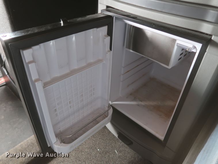 image for item KR9828 2016 Peterbilt 579  semi truck