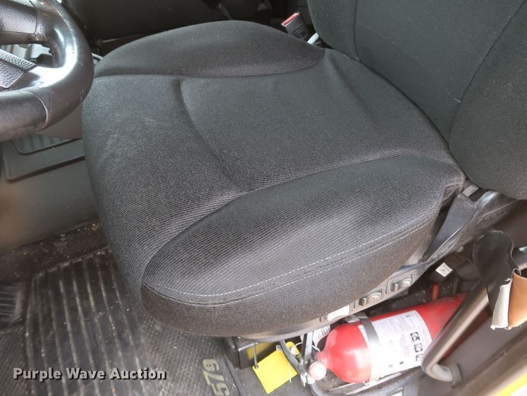 image for item KR9828 2016 Peterbilt 579  semi truck