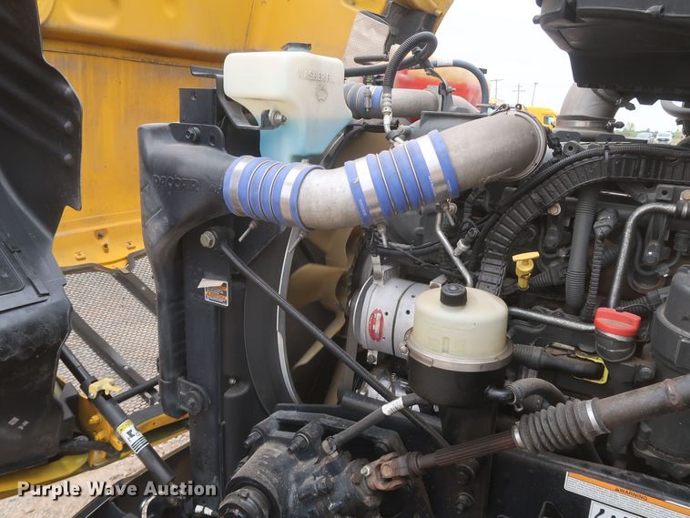 image for item KR9828 2016 Peterbilt 579  semi truck