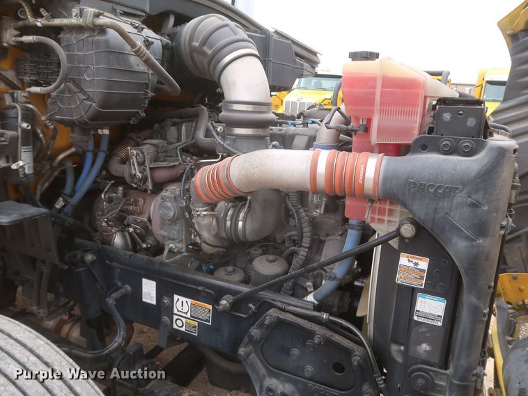 image for item KR9828 2016 Peterbilt 579  semi truck