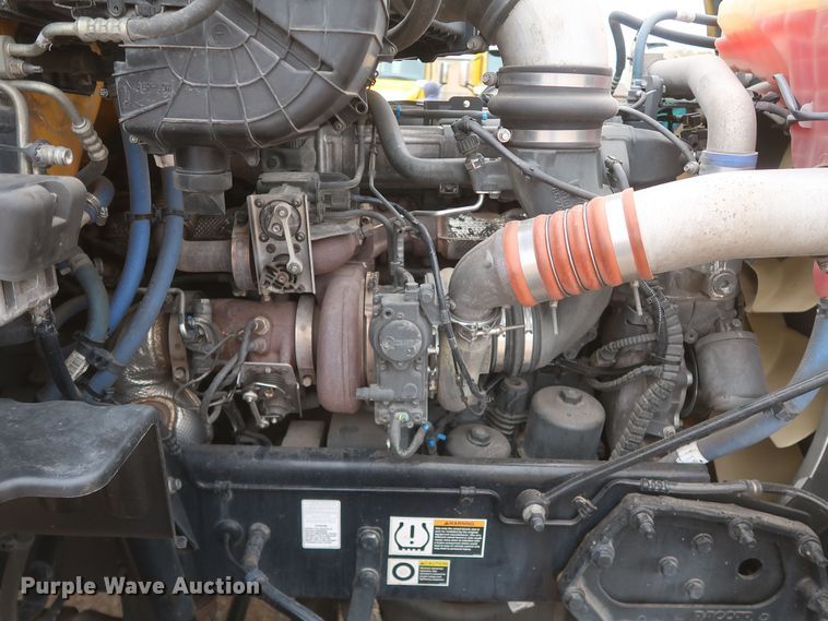 image for item KR9828 2016 Peterbilt 579  semi truck