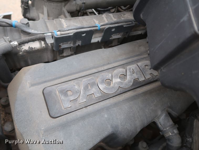 image for item KR9828 2016 Peterbilt 579  semi truck