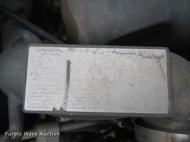 image for item KR9828 2016 Peterbilt 579  semi truck