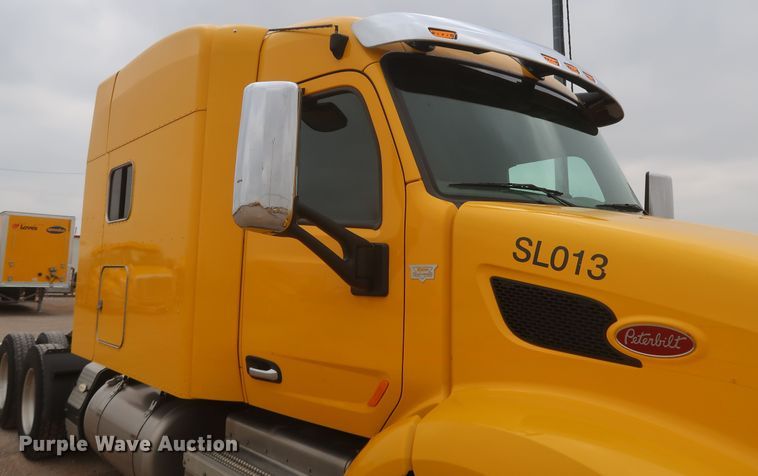 image for item KR9828 2016 Peterbilt 579  semi truck