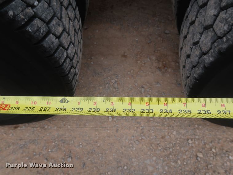 image for item KR9828 2016 Peterbilt 579  semi truck