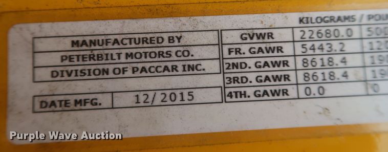 image for item KR9828 2016 Peterbilt 579  semi truck