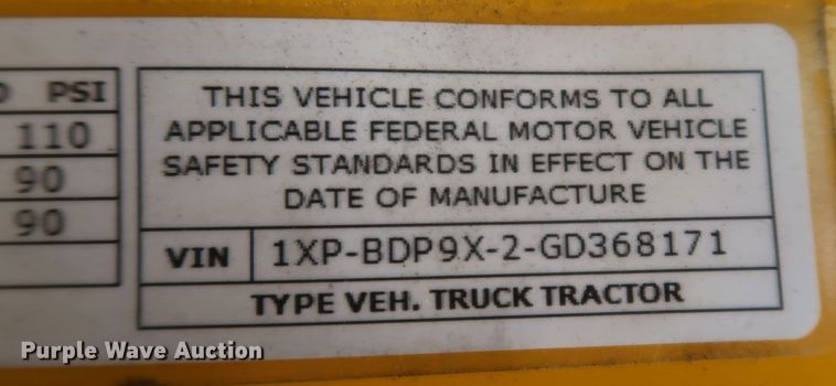 image for item KR9828 2016 Peterbilt 579  semi truck