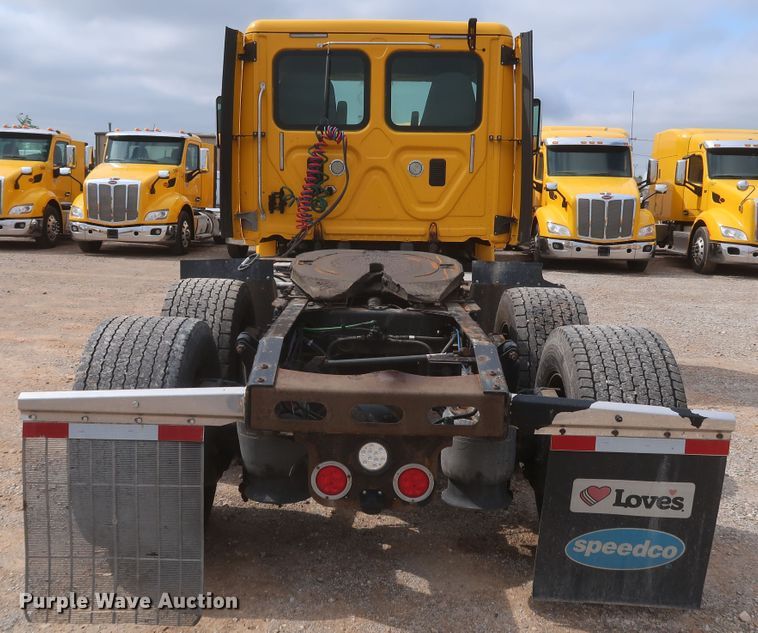 image for item KR9829 2015 Freightliner Cascadia 125  semi truck