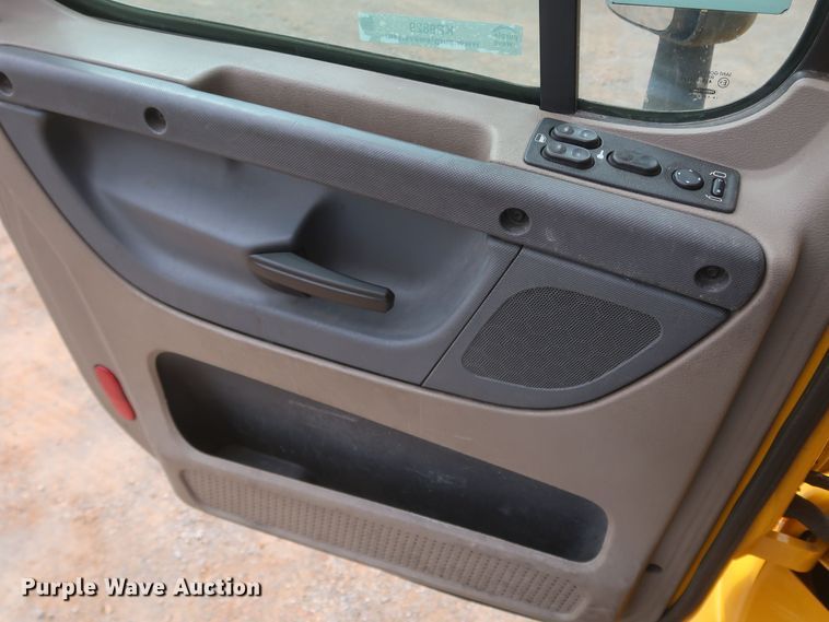 image for item KR9829 2015 Freightliner Cascadia 125  semi truck