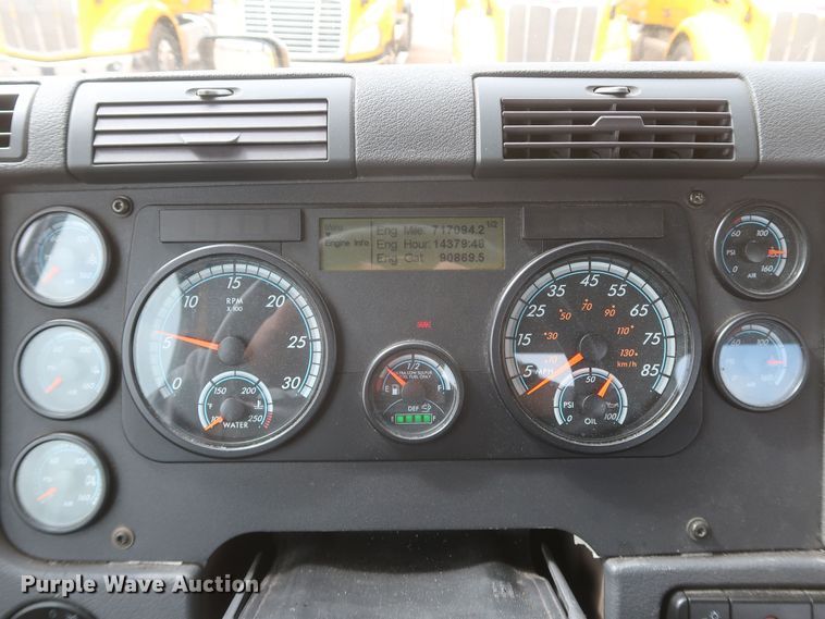 image for item KR9829 2015 Freightliner Cascadia 125  semi truck