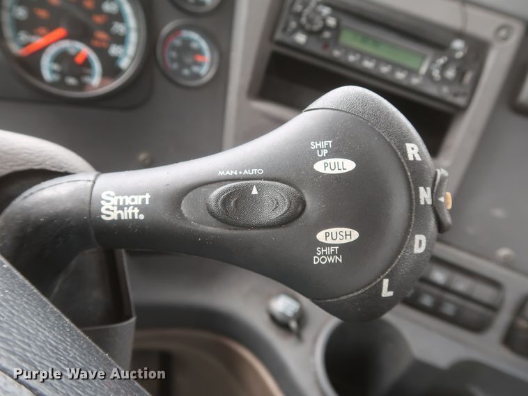 image for item KR9829 2015 Freightliner Cascadia 125  semi truck