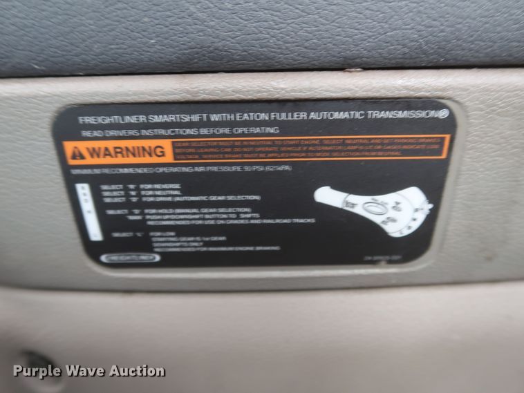 image for item KR9829 2015 Freightliner Cascadia 125  semi truck