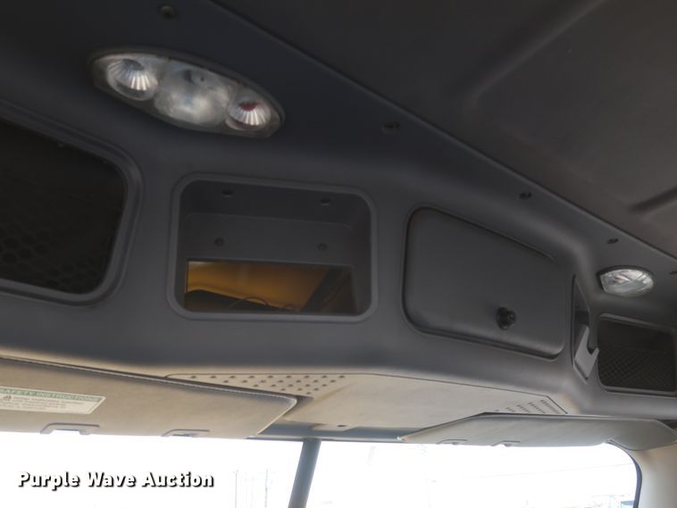 image for item KR9829 2015 Freightliner Cascadia 125  semi truck