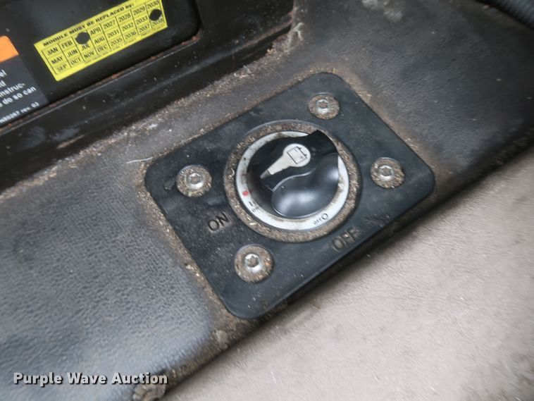 image for item KR9829 2015 Freightliner Cascadia 125  semi truck