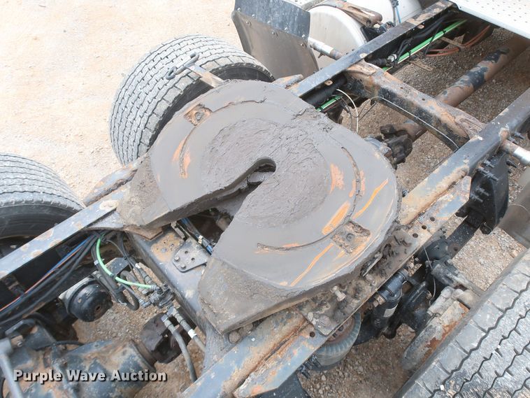 image for item KR9829 2015 Freightliner Cascadia 125  semi truck