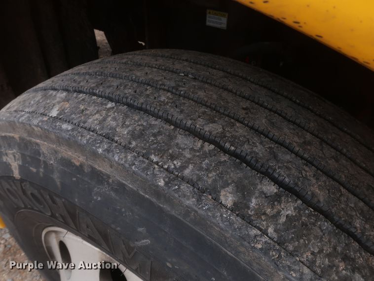 image for item KR9829 2015 Freightliner Cascadia 125  semi truck